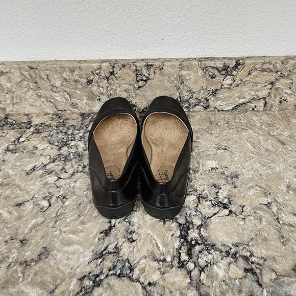 Shoes - Picture 4 of 5